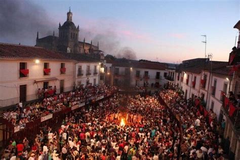 Gran Noche de Compras 2024: Coria se Viste de Fiesta para la。